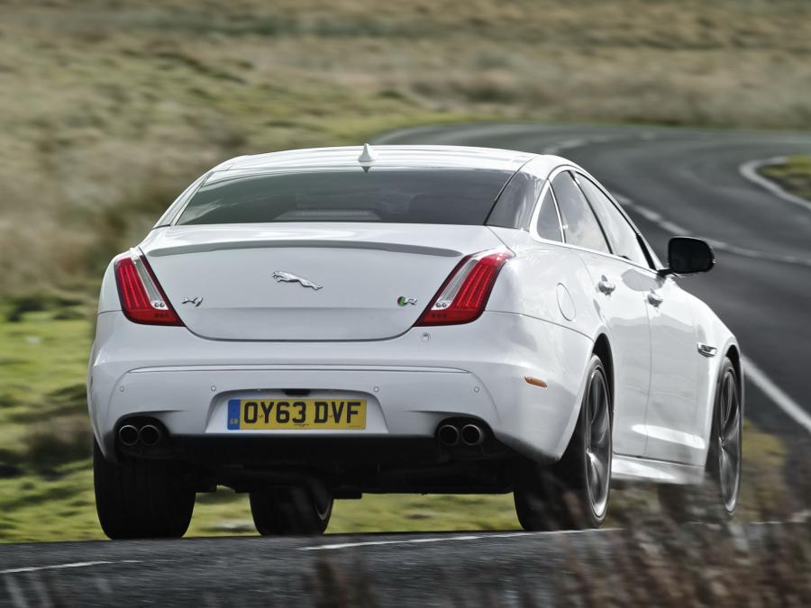  Jaguar XJR 2013 года  (UK) (фото 7 из 10)